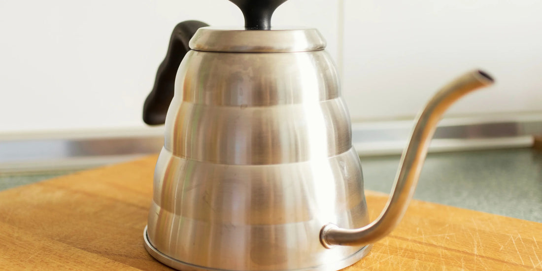 Bico fino e curvo da kettle pescoço de ganso controlando o fluxo de água