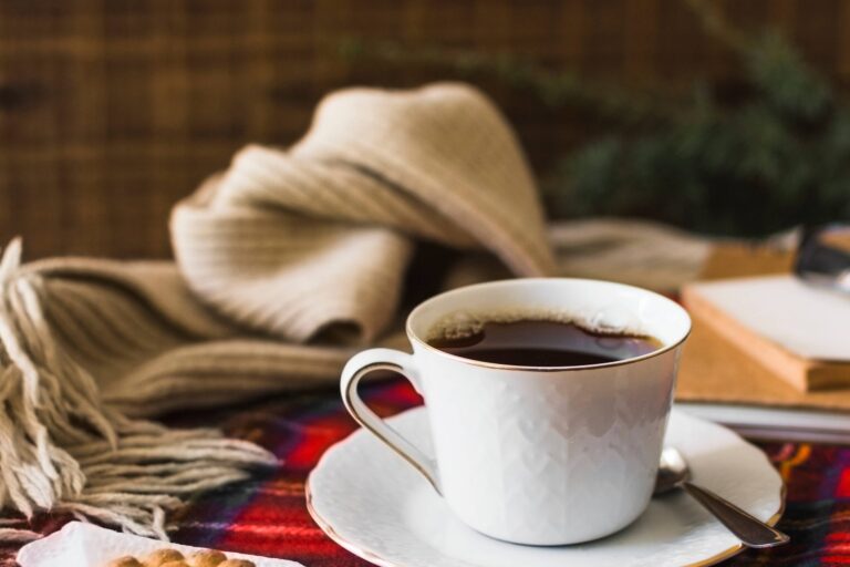 imagem de uma xícara com café em alusão aos grãos de café para o inverno