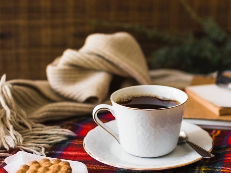 imagem de uma xícara com café em alusão aos grãos de café para o inverno